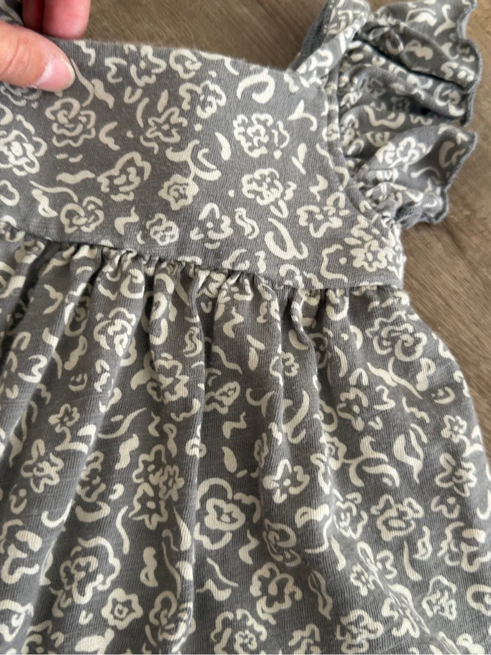 Rylee + Cru Mariposa Abstract Gray Floral Ruffle Sleeve Dress Size 6/12 Months